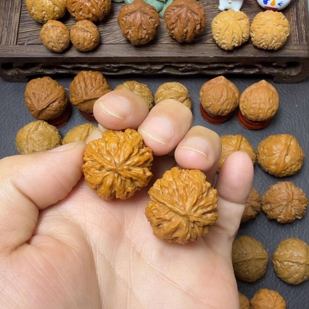 文玩核桃把件绣球