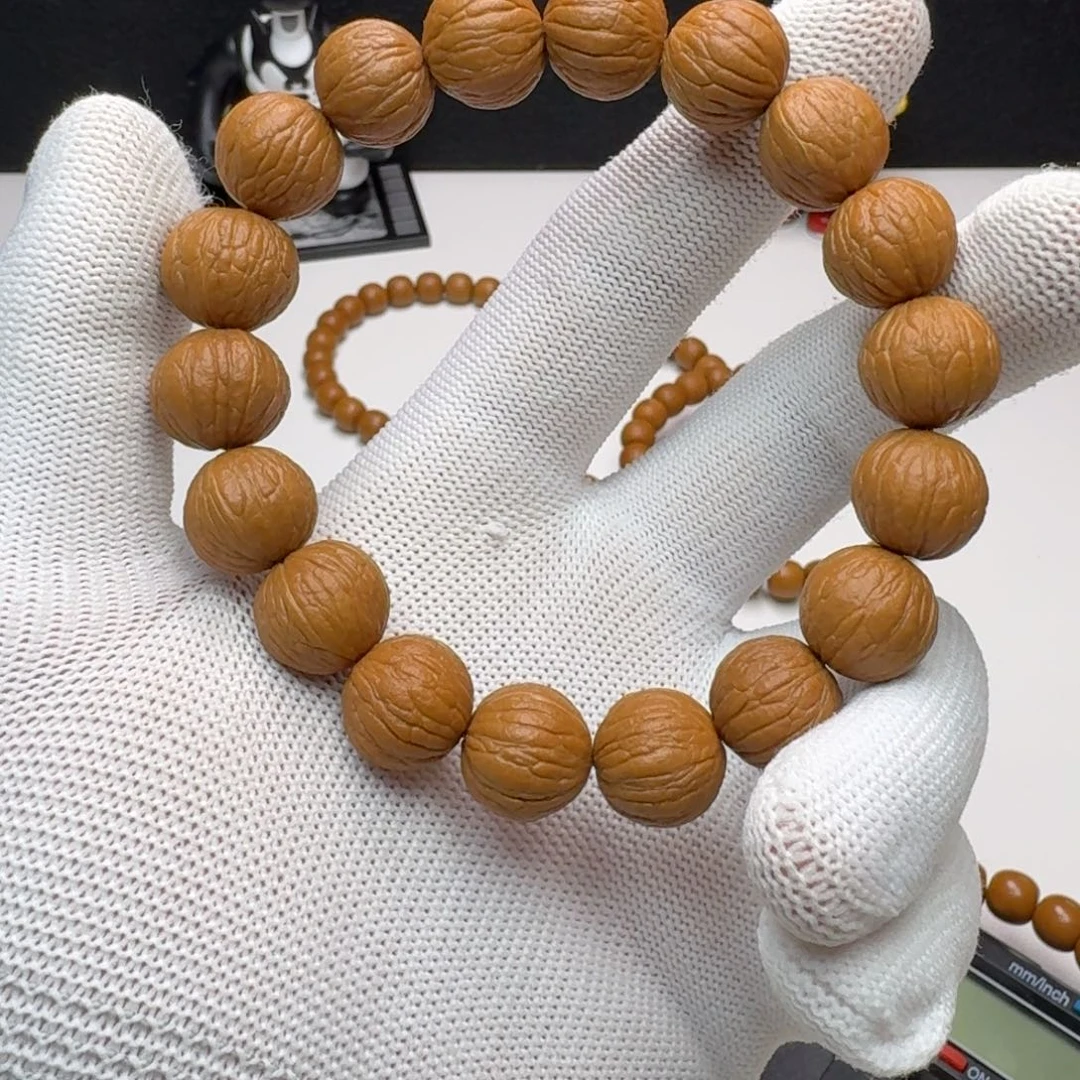 ￴***泽猴头核桃手串凤羽