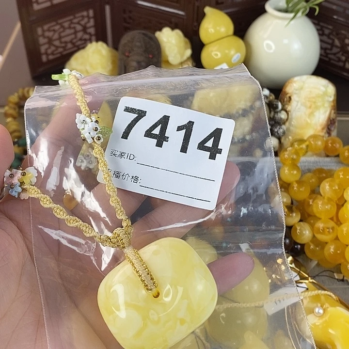 蜜蜡未镶嵌珠宝奇石