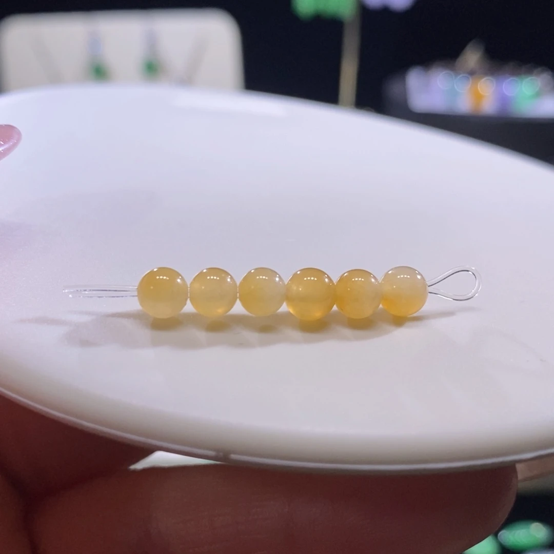 翡翠未镶嵌颈饰翡翠冰鲜亮黄小珠多样性发其一