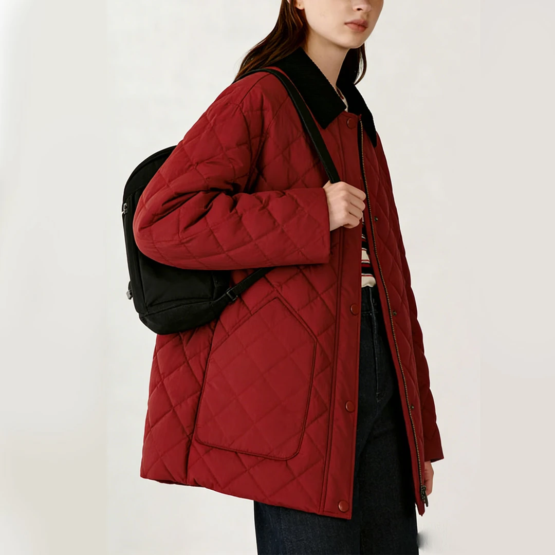 250594 禾 常规款女长袖翻领简约撞色菱格连帽中长款秋冬羽绒服