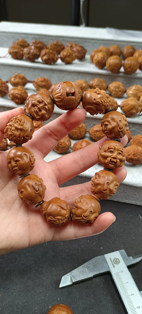 橄榄核雕须派十八罗汉