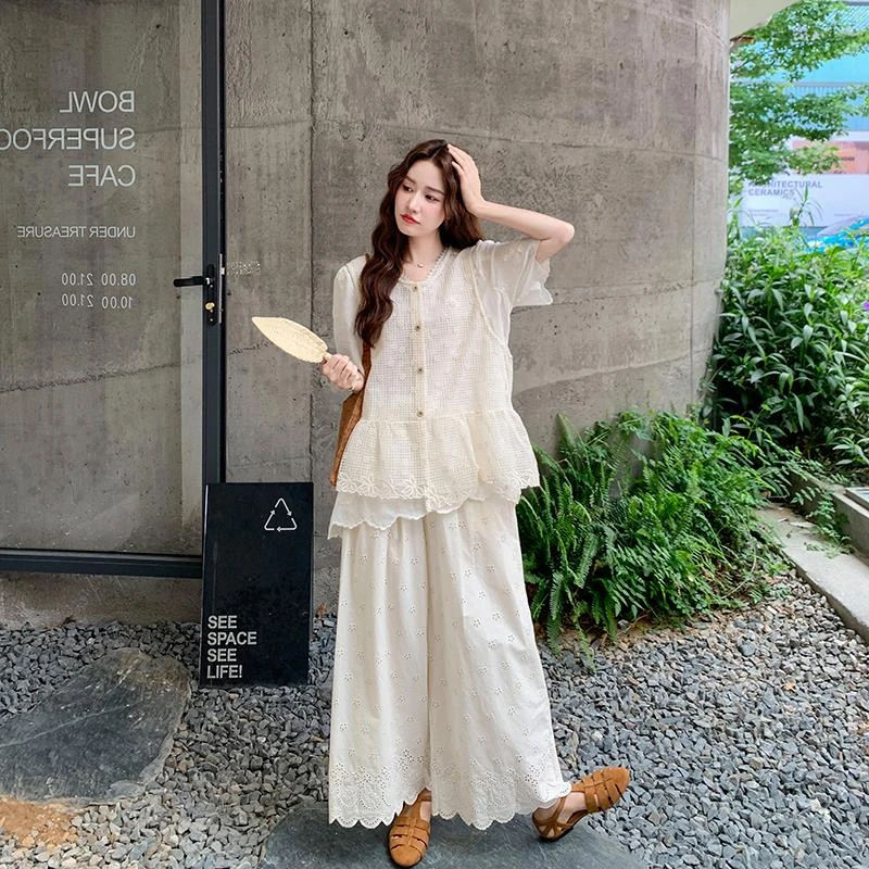 法式巨好看慵懒风镂空马甲套装女夏季2025新款松弛感阔腿裤三件套