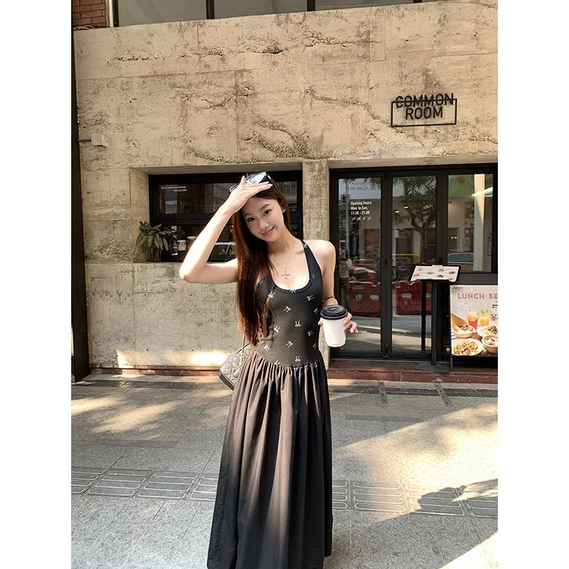 吊带连衣裙长款女夏季2025新款挂脖法式高级感黑色长裙a字裙子