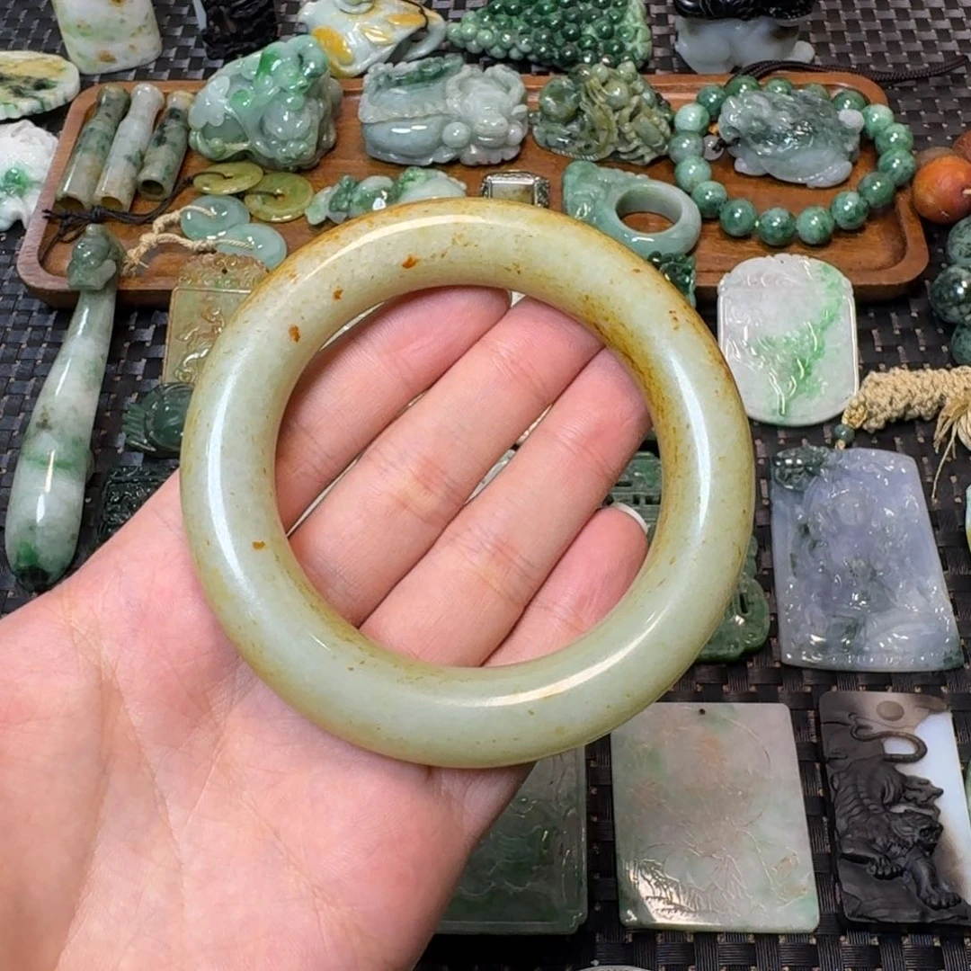 和田玉（糖玉）未镶嵌颈饰竹