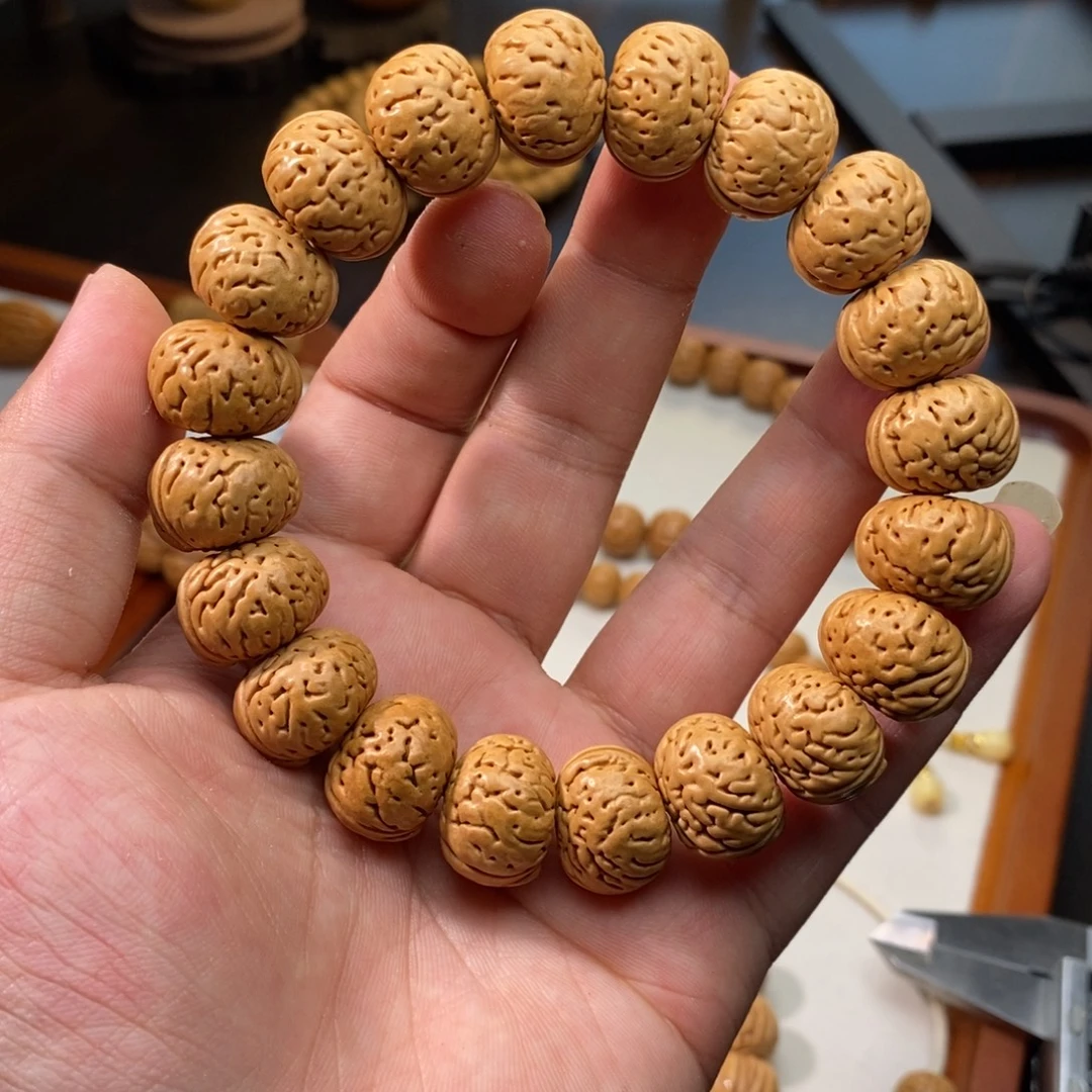 ****丶桃核吊坠树王纽扣手串