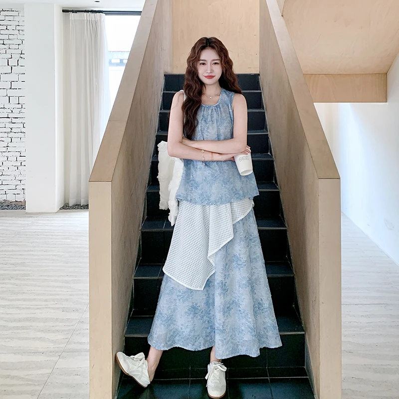 浅蓝色碎花背心拼接半身裙套装女夏绝美显瘦高级小众不撞款两件套