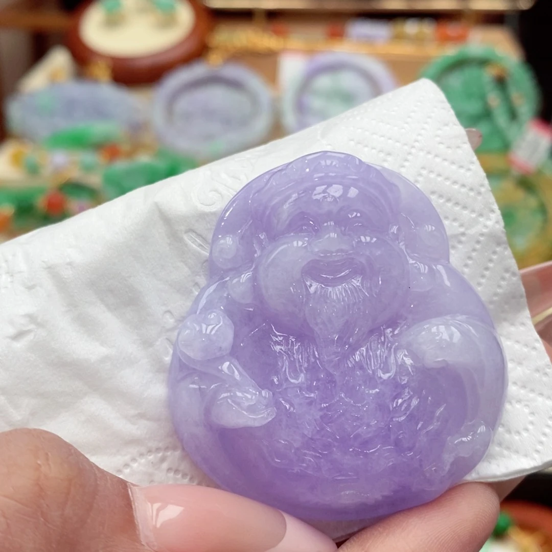 颈饰未镶嵌翡翠?翡翠吊坠