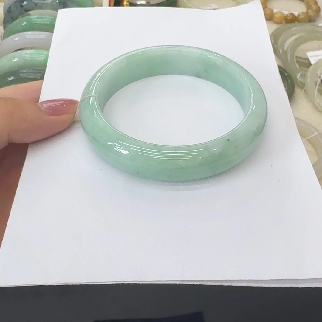 翡翠未镶嵌手镯（满绿苹果绿）点菜看细节