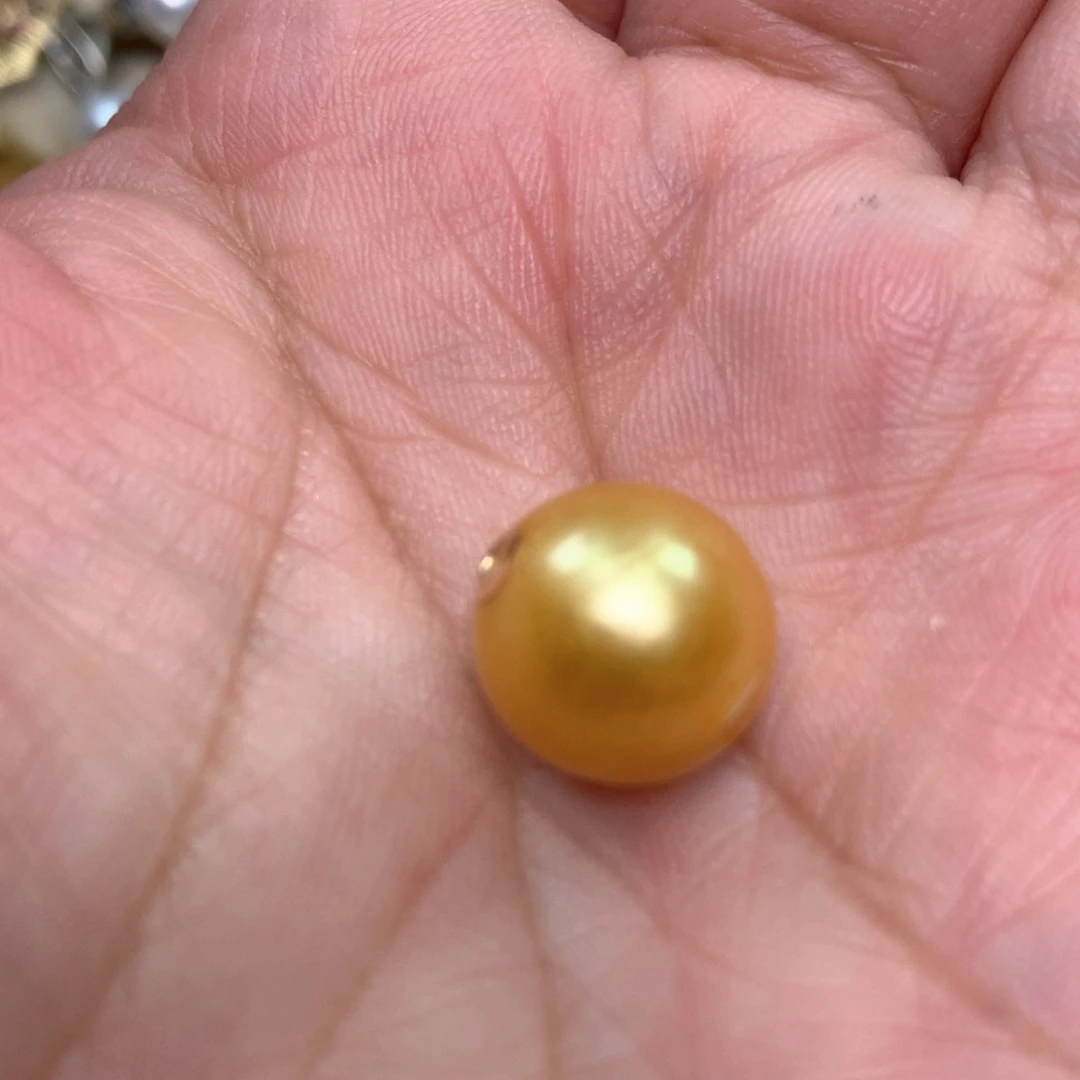 颈饰18K金镶嵌海水珍珠