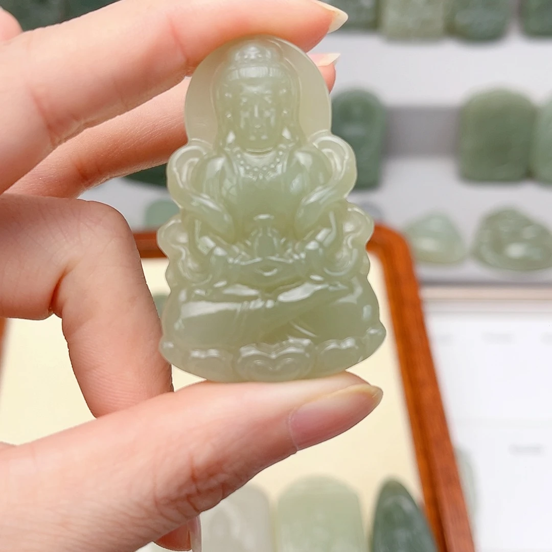 和田玉未镶嵌颈饰吴****涯