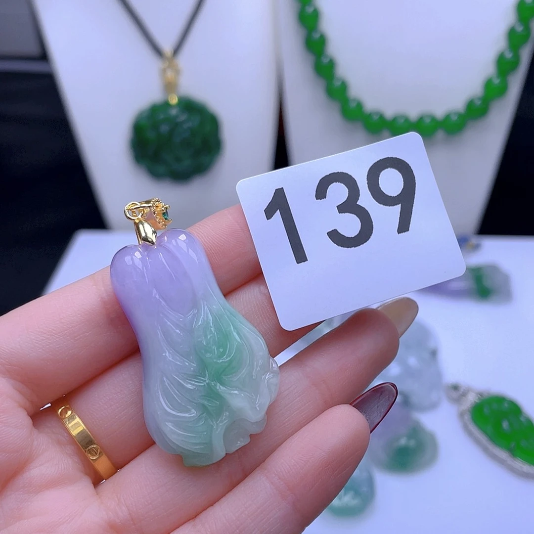 翡翠吊坠(赠链)未镶嵌