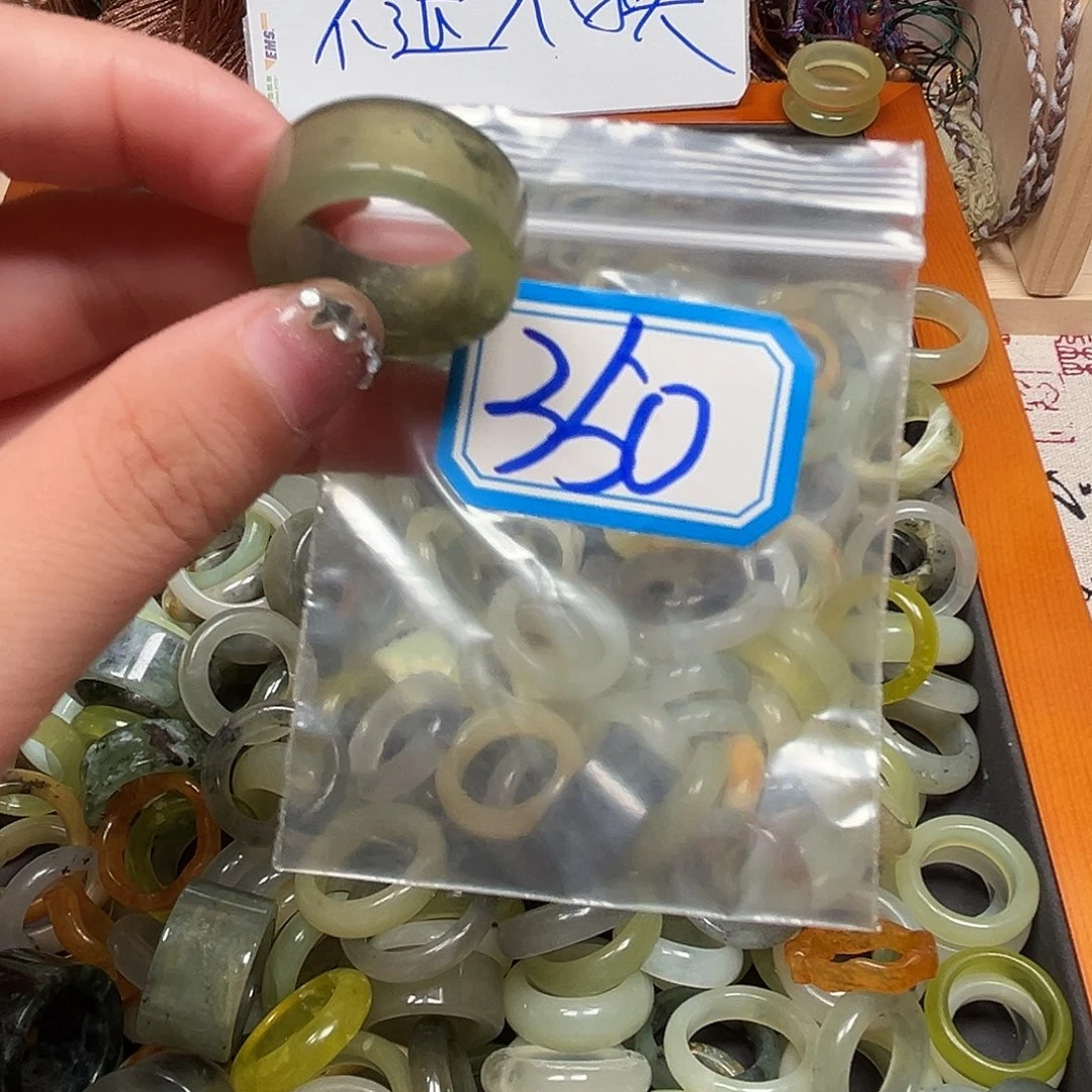 ****棠未镶嵌蛇纹石玉珠宝奇石