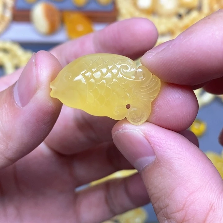未镶嵌琥珀珠宝奇石