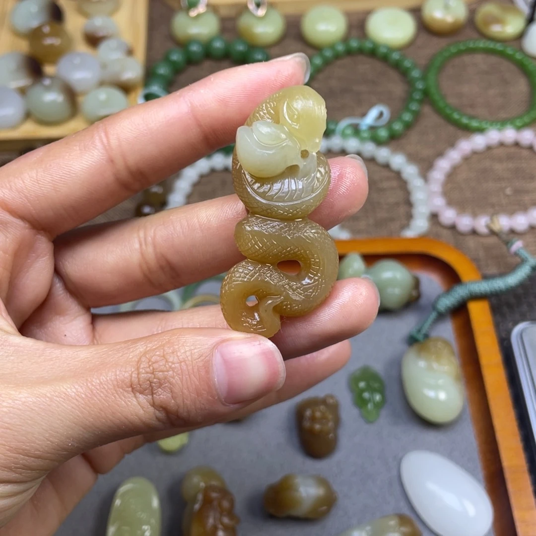 和田玉颈饰未镶嵌