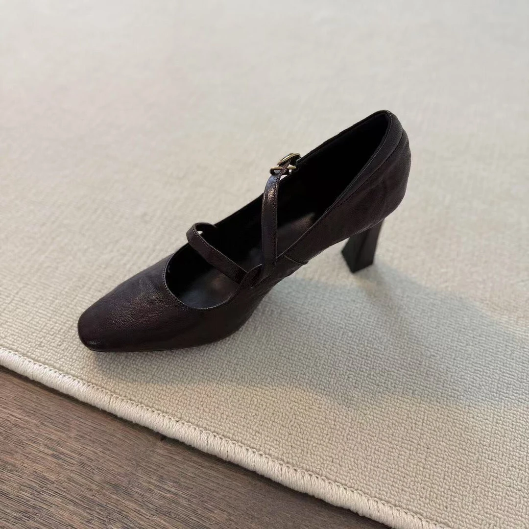 六也「绕带高跟」复古尖圆头抓纹羊皮酒杯跟简约浅口玛丽珍女L788