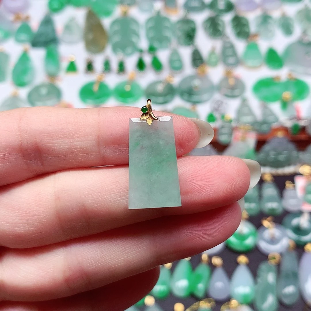 翡翠18K金镶嵌颈饰天然翡翠A货