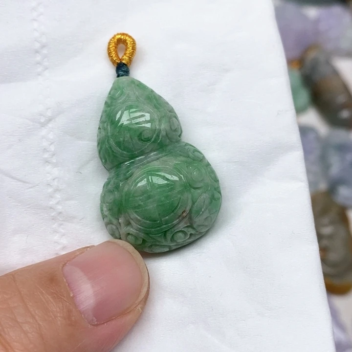 翡翠未镶嵌颈饰31号