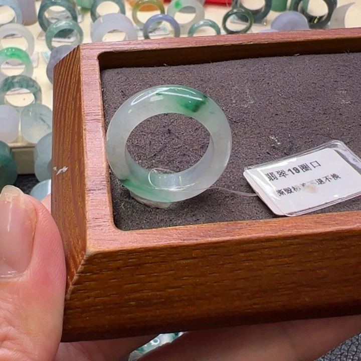 翡翠未镶嵌戒指翡翠