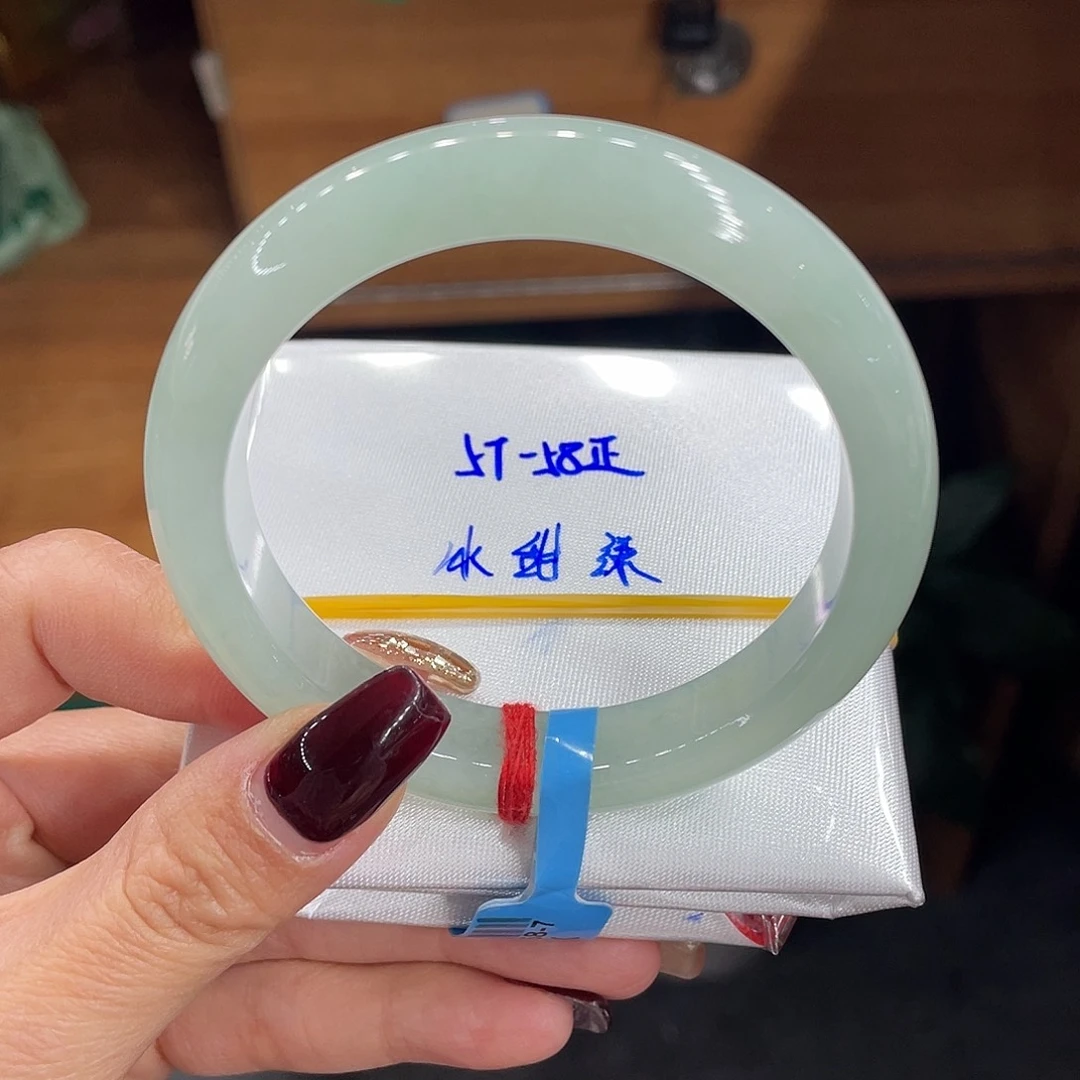 翡翠手镯未镶嵌缅甸翡翠