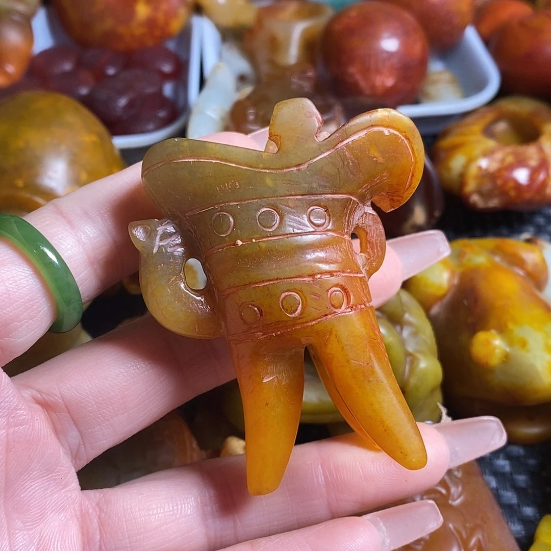 岫岩老玉（透闪石质玉）未镶嵌珠宝奇石