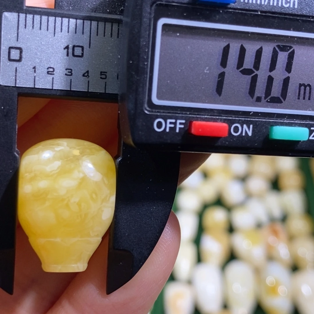 蜜蜡未镶嵌裸石配饰
