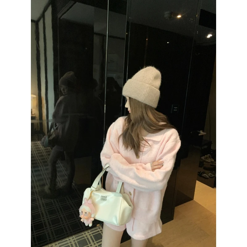 韩系高级感穿搭套装女秋冬季粉色翻领长袖毛衣开衫高腰短裤两件套