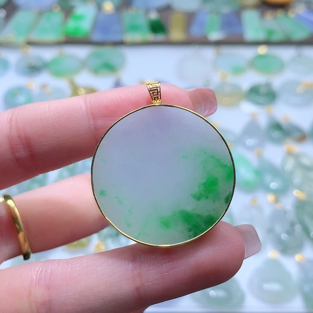 翡翠颈饰未镶嵌翡翠