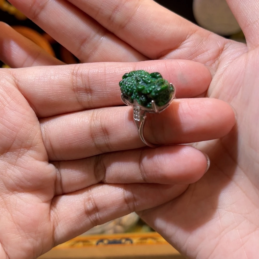 翡翠未镶嵌颈饰待编织