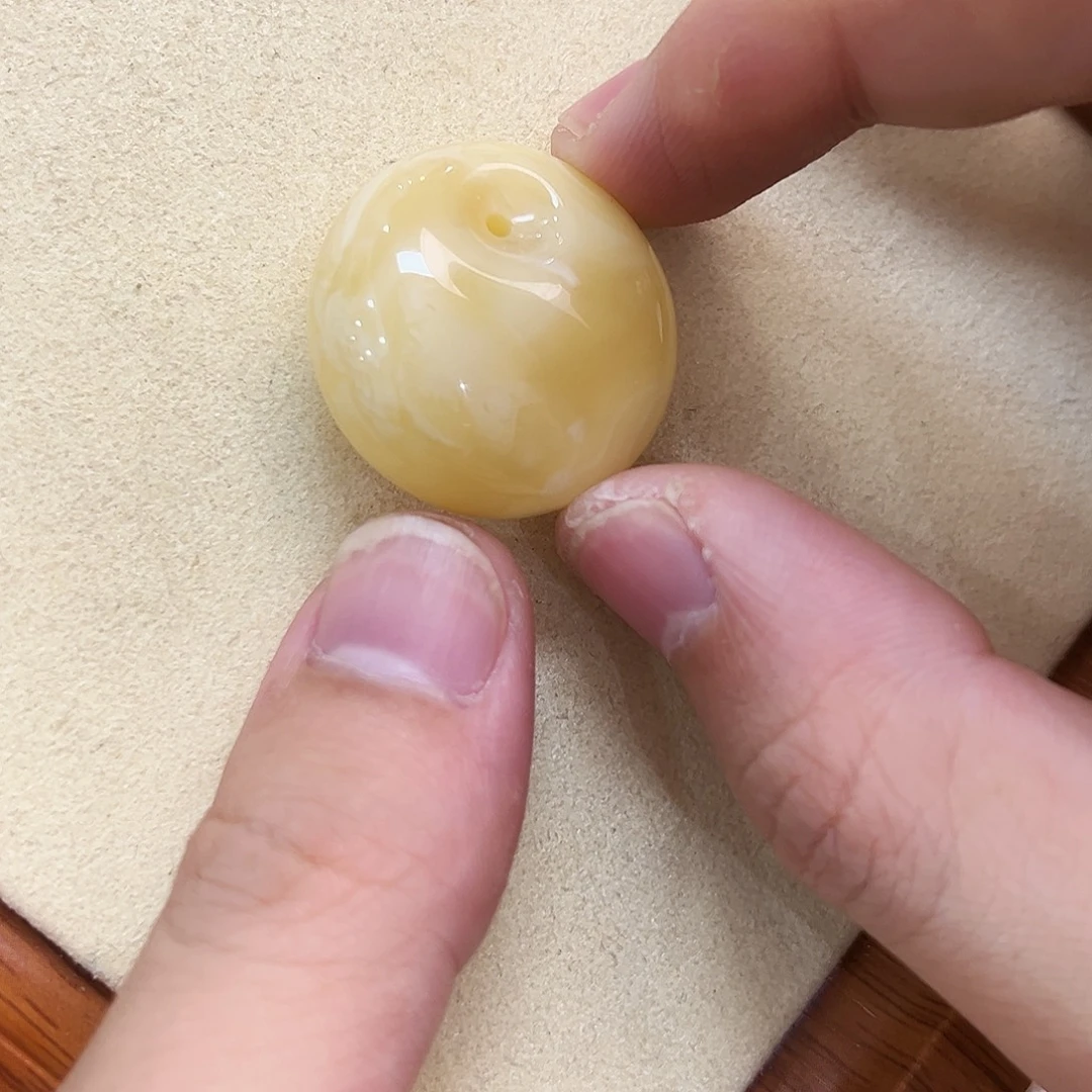 蜜蜡未镶嵌珠宝奇石