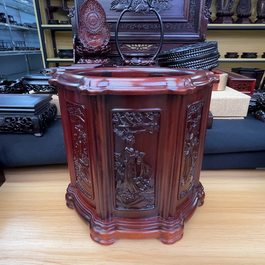 红酸枝木类雕花笔筒
