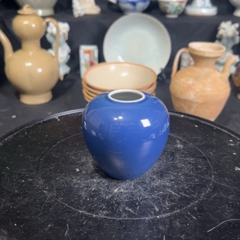 瓷***珍单纯釉的一个小盏