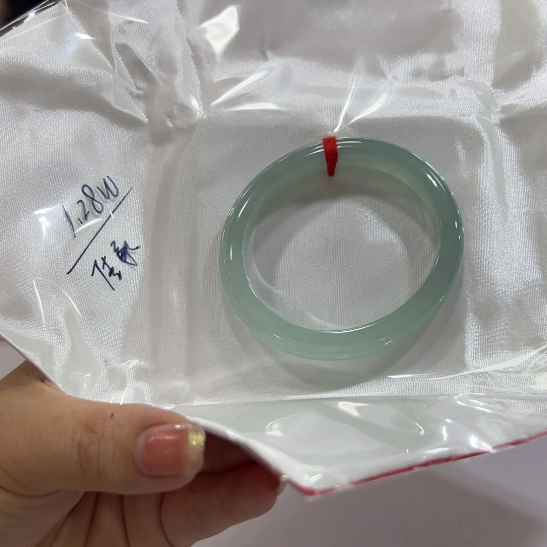 翡翠手镯未镶嵌萌****嚓手镯