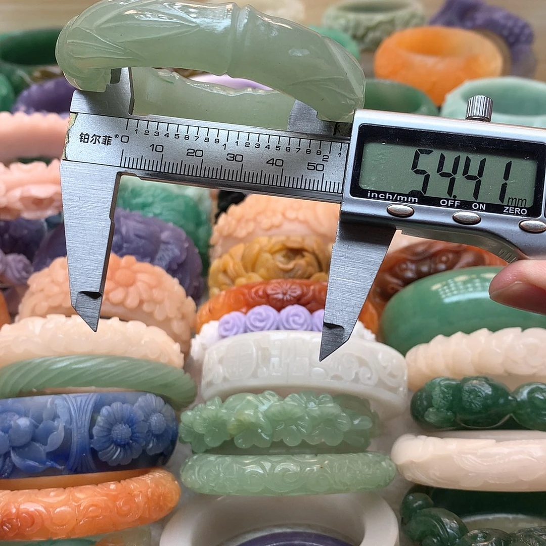 未镶嵌手镯石英质玉