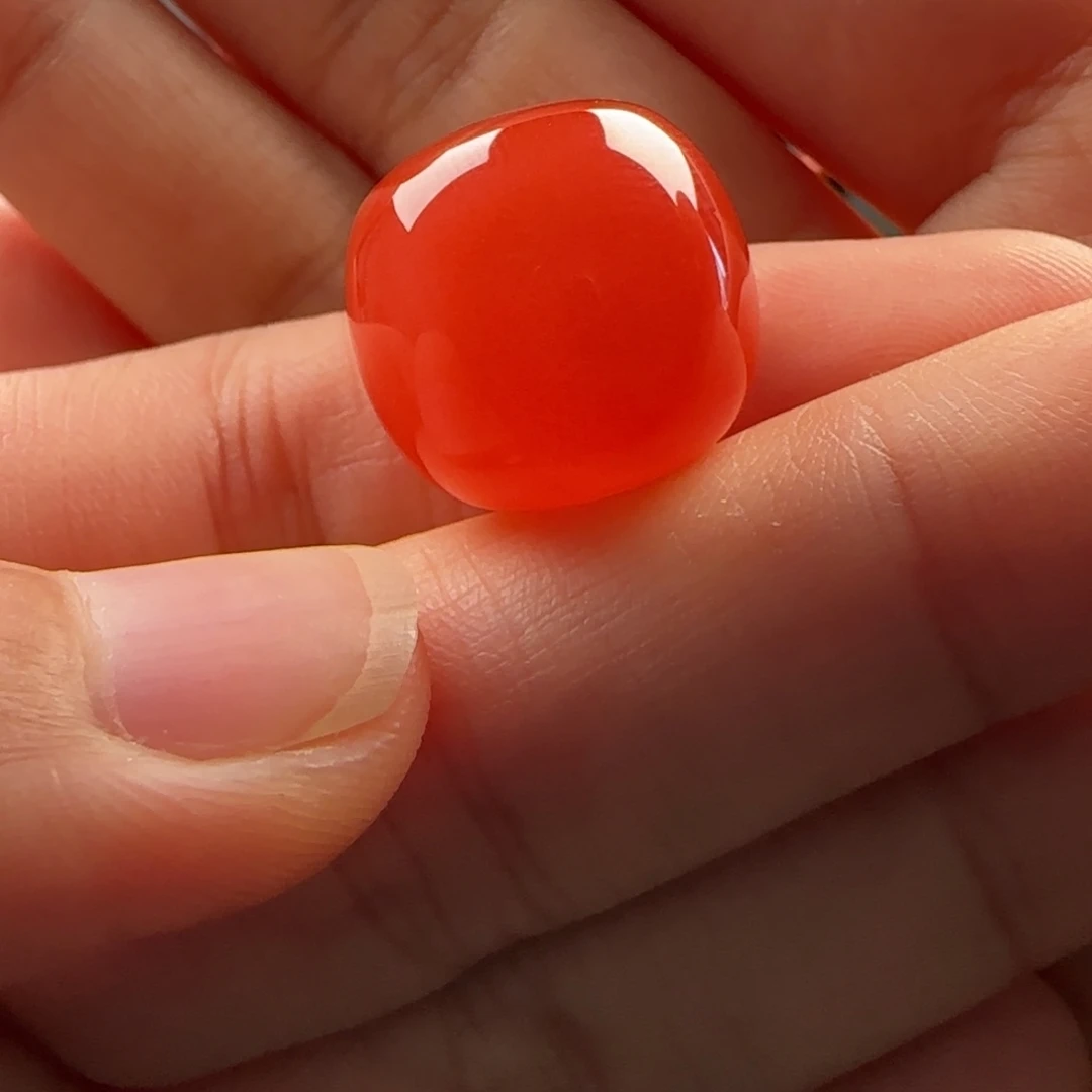 南红玛瑙未镶嵌老型：17x16.3大黑洞 正水红