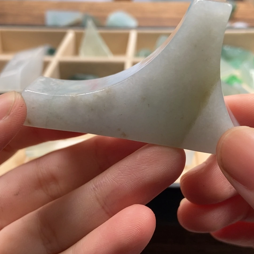 翡翠未镶嵌颈饰料子
