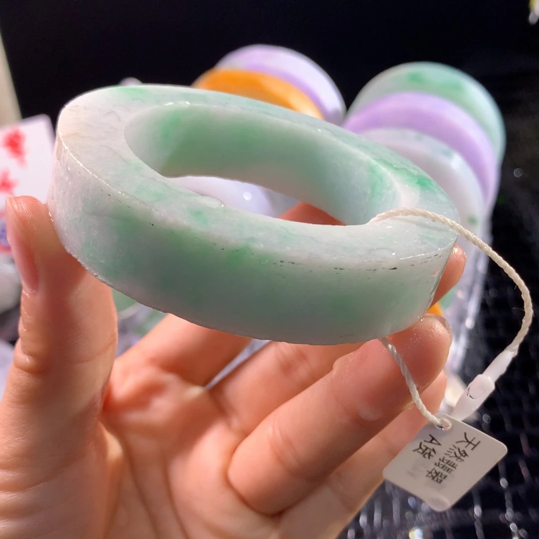 定制翡翠未镶嵌手镯