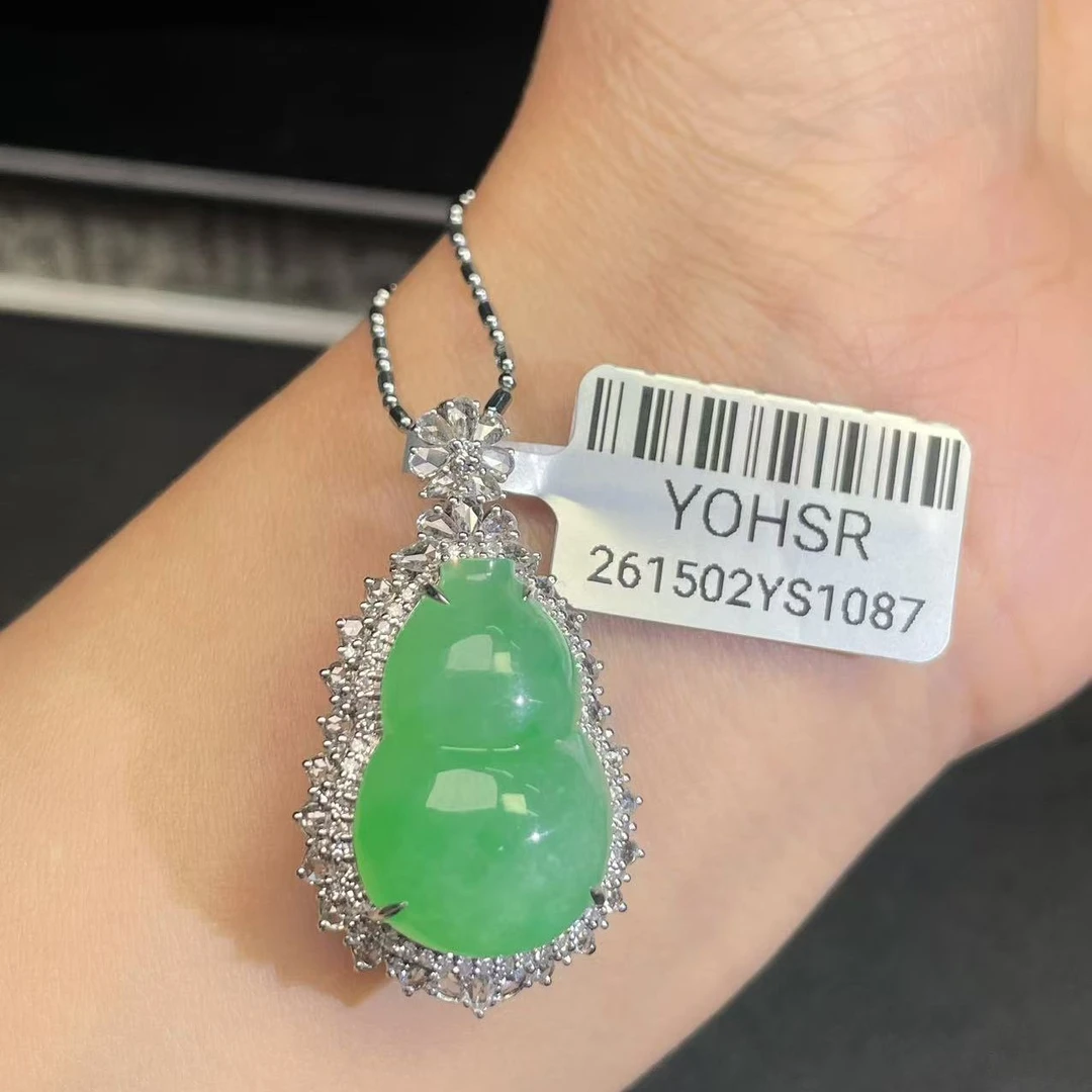 18k金镶嵌缅甸A货翡翠(不含链)