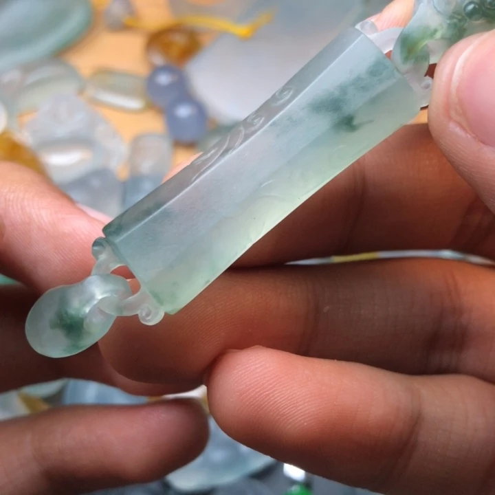 定制翡翠未镶嵌a**s挂件