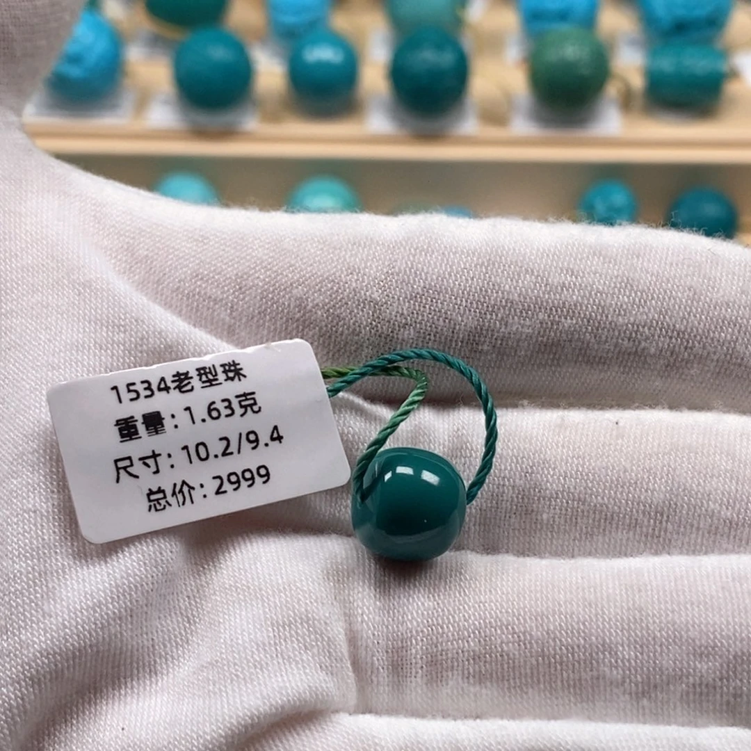 天***渡绿松石未镶嵌精品原矿高瓷绿松石