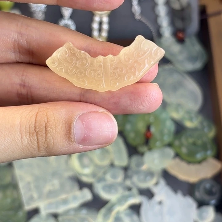 岫玉未镶嵌颈饰岫玉玉恒冰藕粉