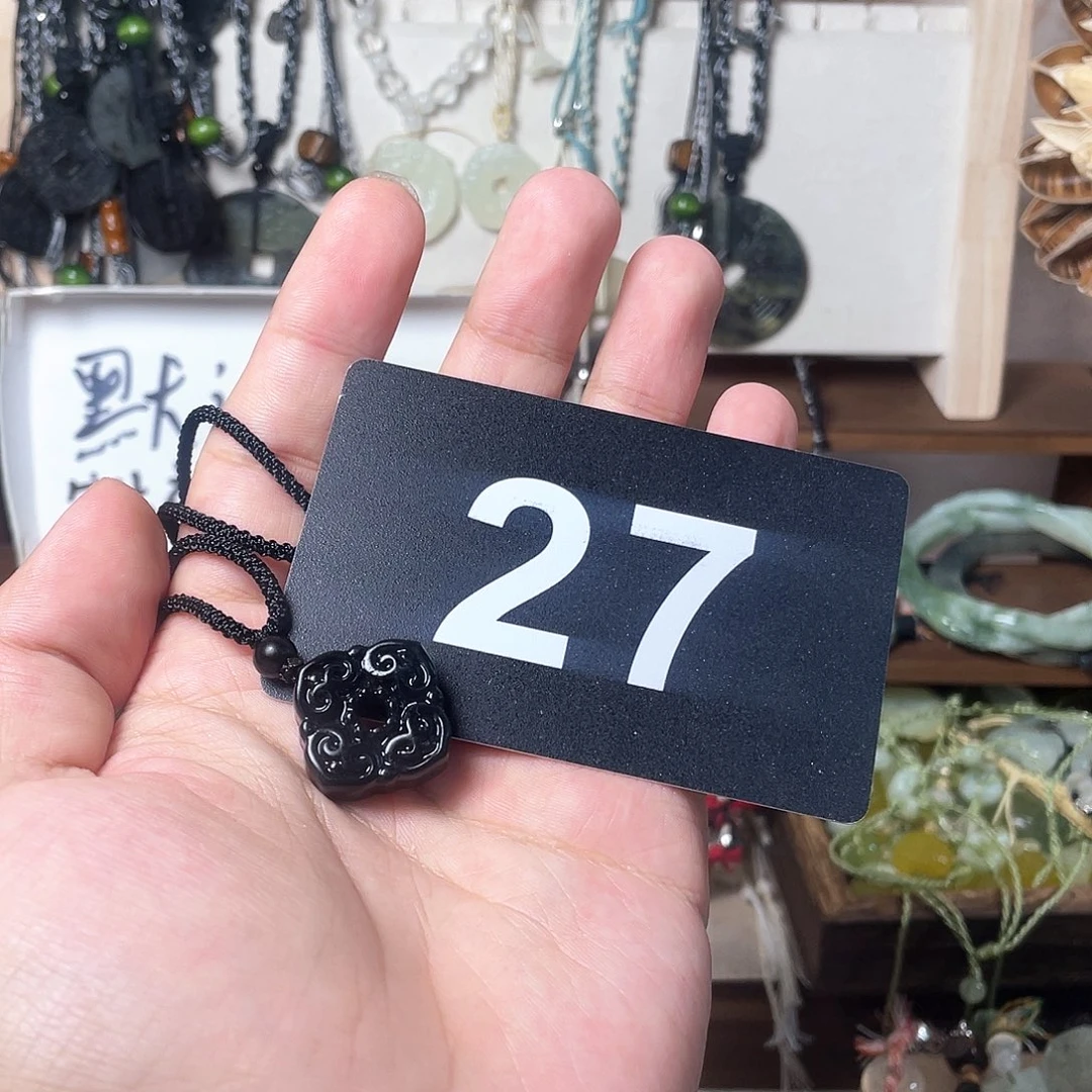 蛇纹石玉合金颈饰麻**筒