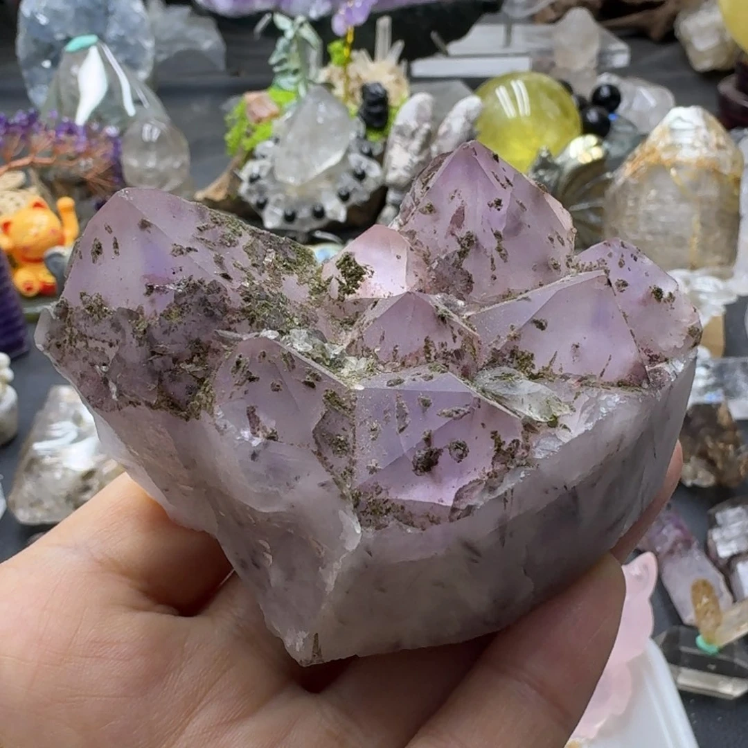 花园的水晶簇在一起