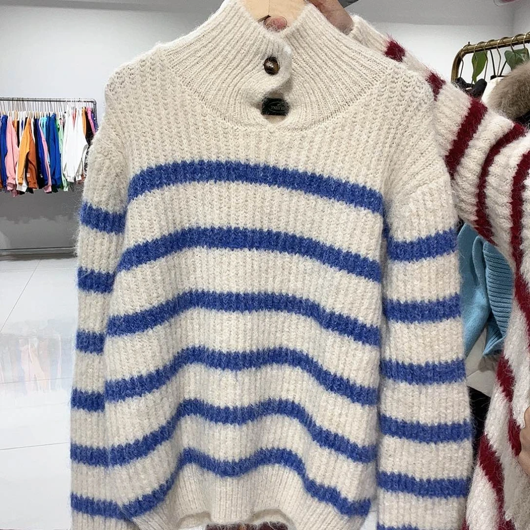 蓝色长毛毛衣简约