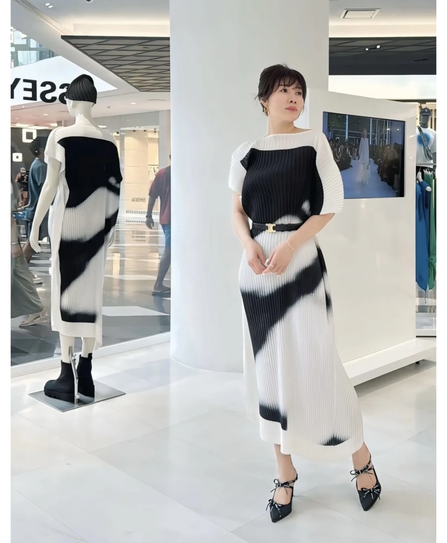 三宅褶皱春夏季五月新款上衣黑白水墨