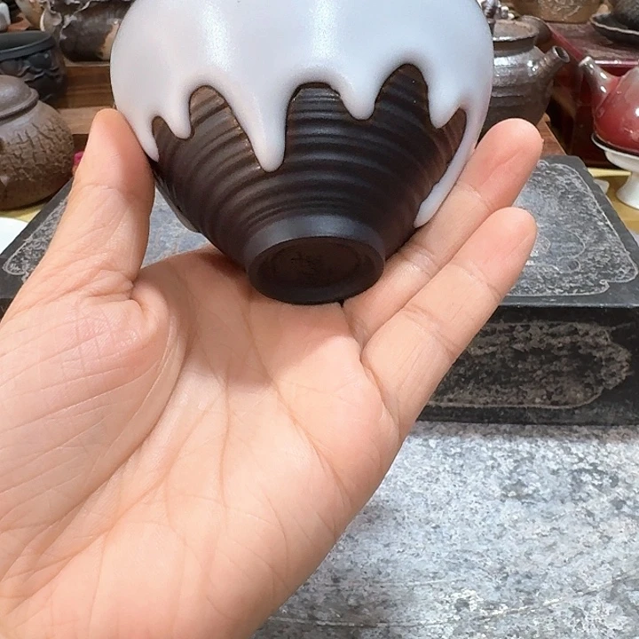 主人杯一个，瓷，品茗。