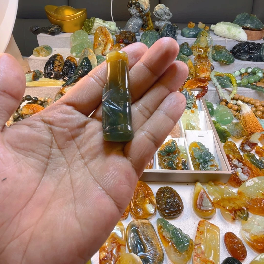 田***心蛇纹石玉未镶嵌颈饰