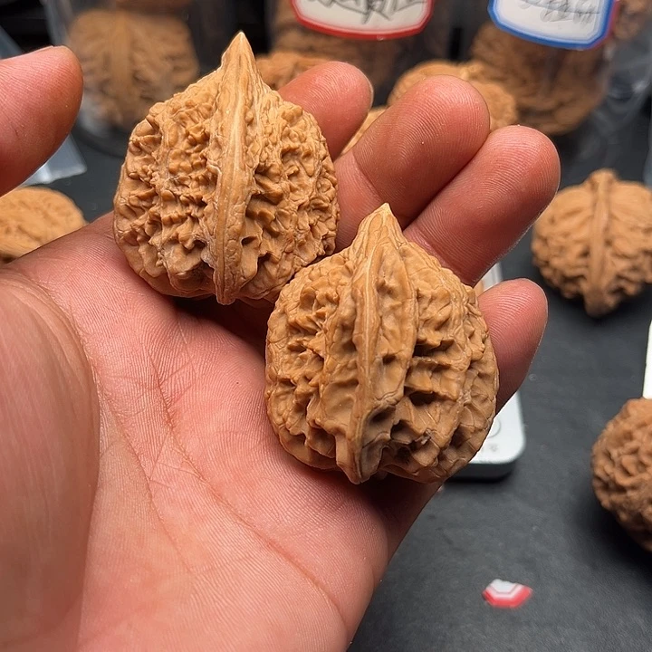 文玩核桃把件大沽石