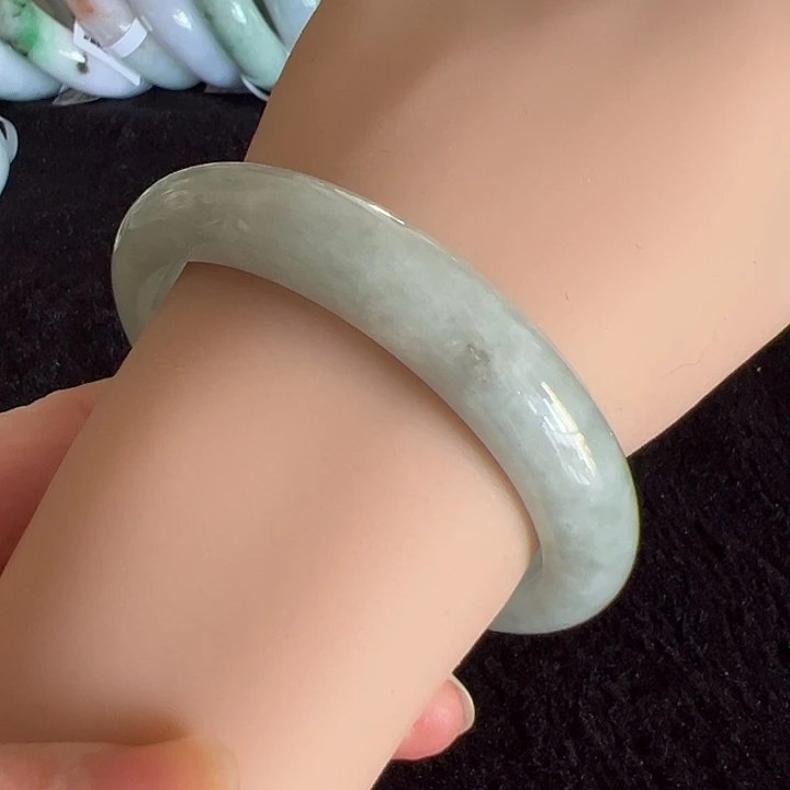 翡翠未镶嵌手镯编号64078圈口57