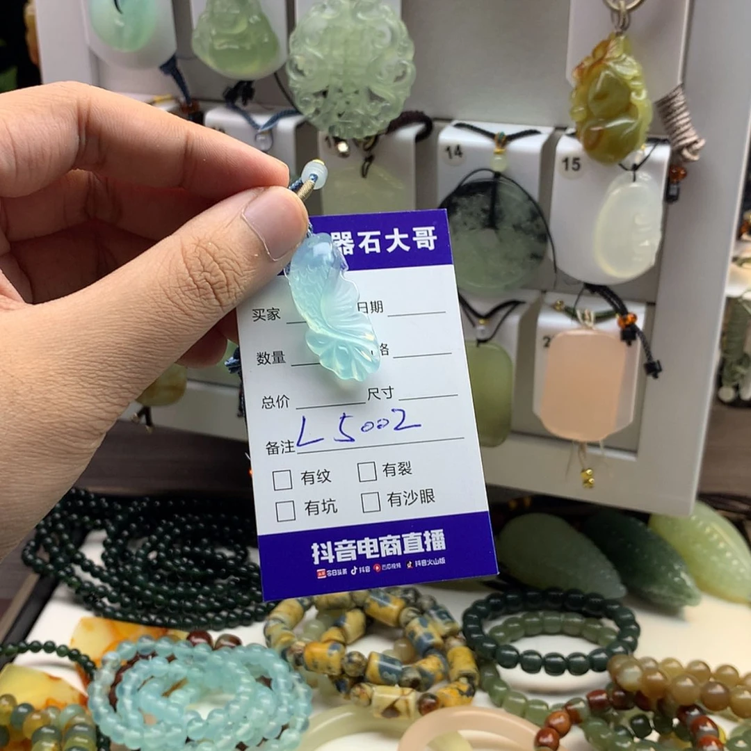 【闪购商品】蛇纹石玉未镶嵌颈饰小*敏